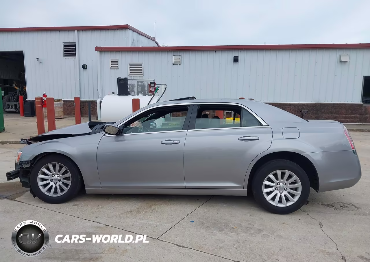 2013 Chrysler 300 VIN:2C3CCAAG6D8608973 - 13