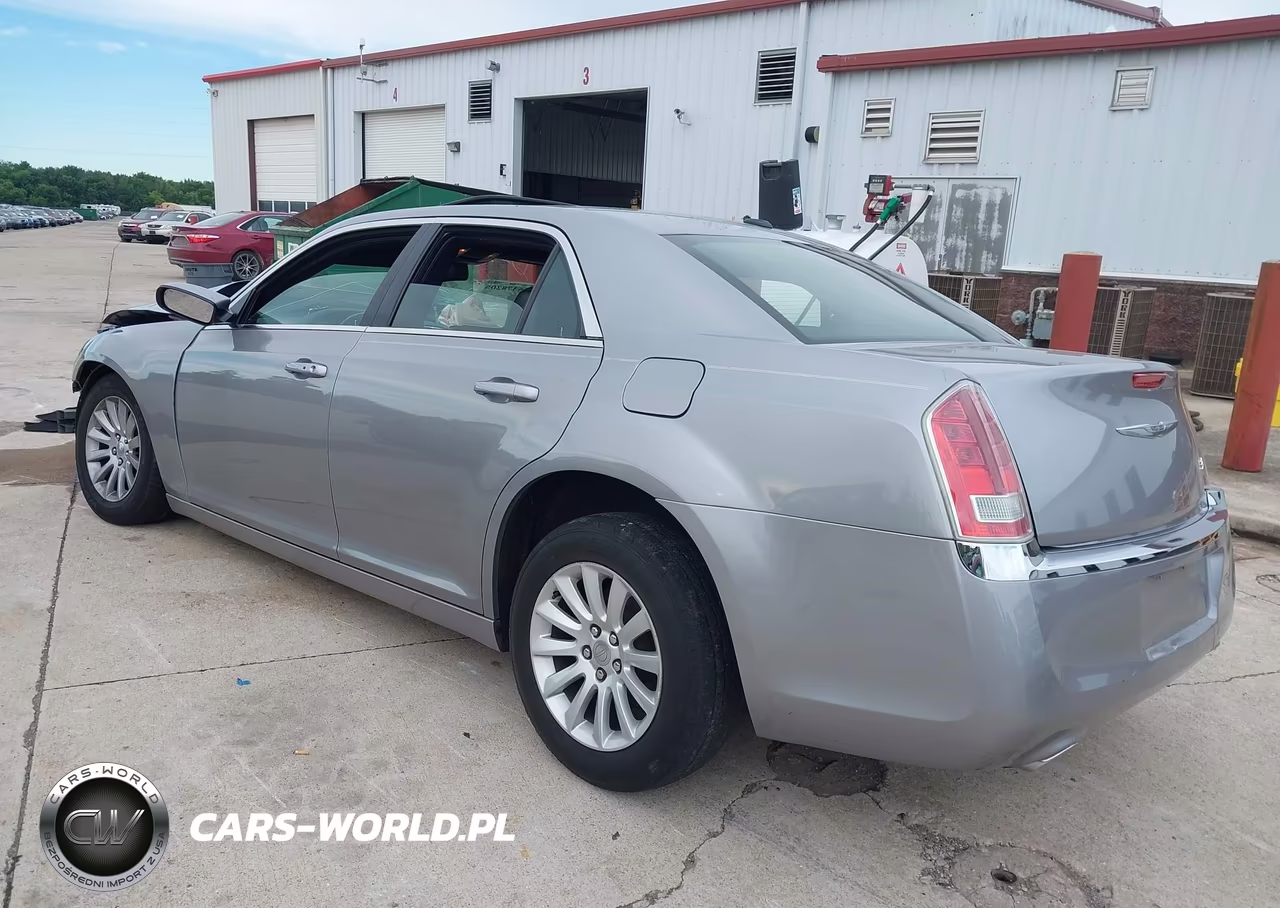 2013 Chrysler 300 VIN:2C3CCAAG6D8608973 - 3