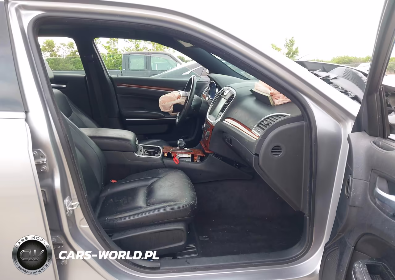 2013 Chrysler 300 VIN:2C3CCAAG6D8608973 - 5