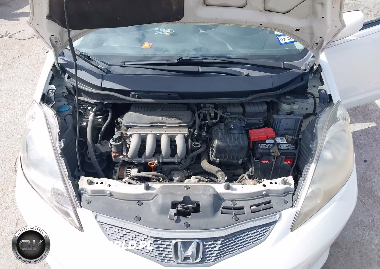 2011 Honda Fit Sport VIN:JHMGE8H5XBS000494 - 10