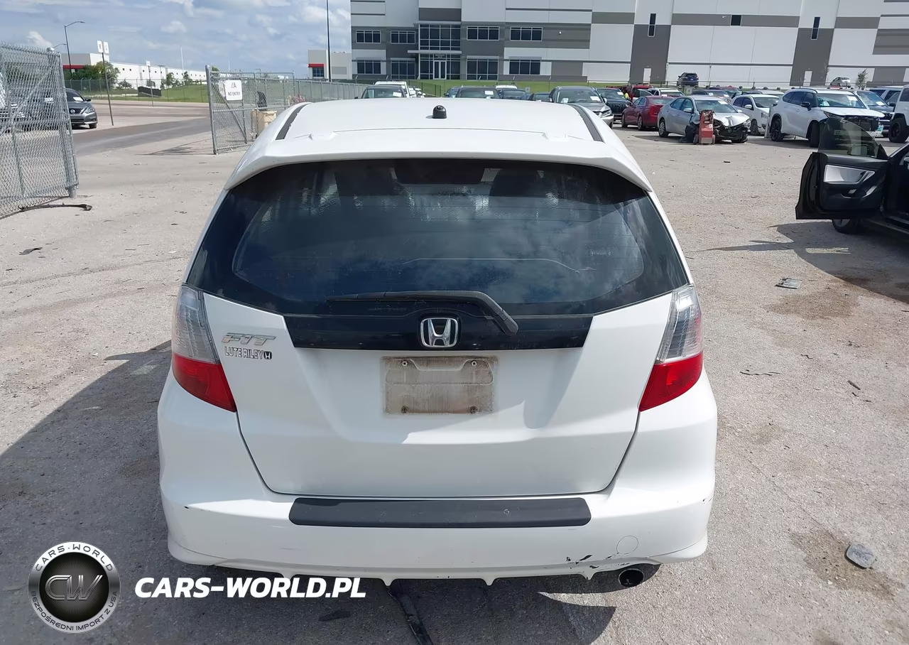 2011 Honda Fit Sport VIN:JHMGE8H5XBS000494 - 16