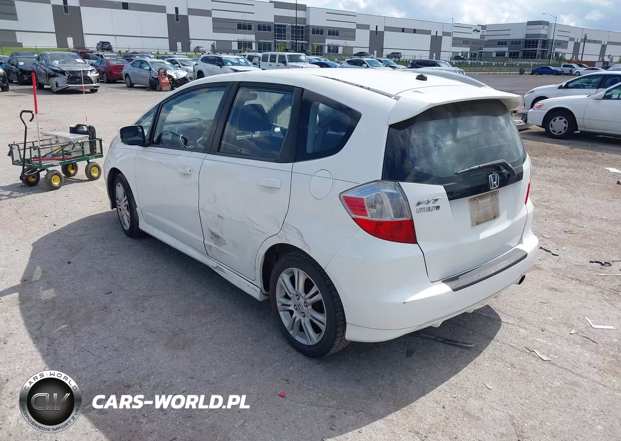 2011 Honda Fit Sport VIN:JHMGE8H5XBS000494 - 3