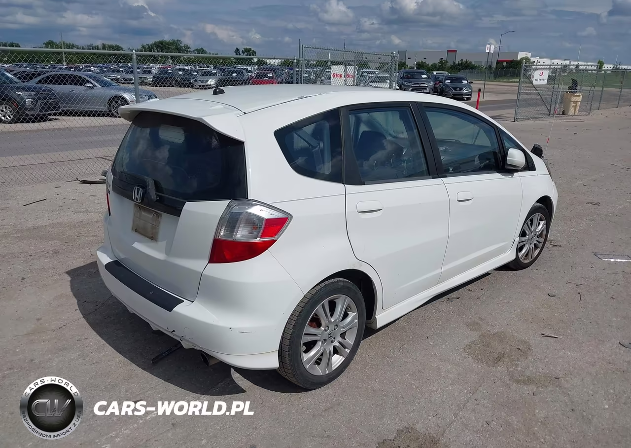 2011 Honda Fit Sport VIN:JHMGE8H5XBS000494 - 4