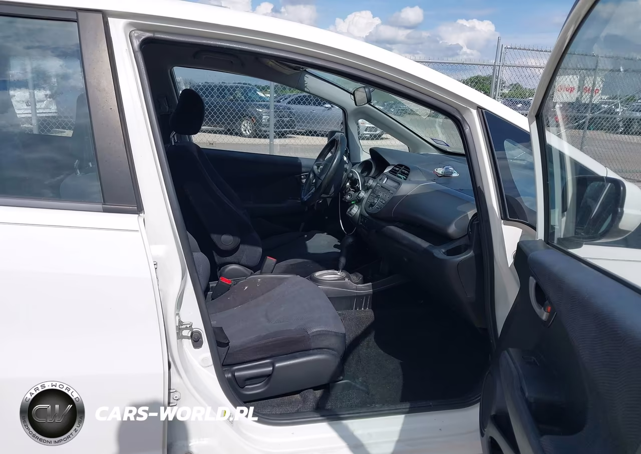 2011 Honda Fit Sport VIN:JHMGE8H5XBS000494 - 5