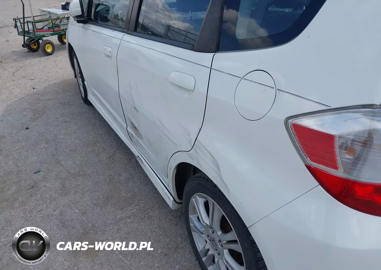 2011 Honda Fit Sport VIN:JHMGE8H5XBS000494 - 6