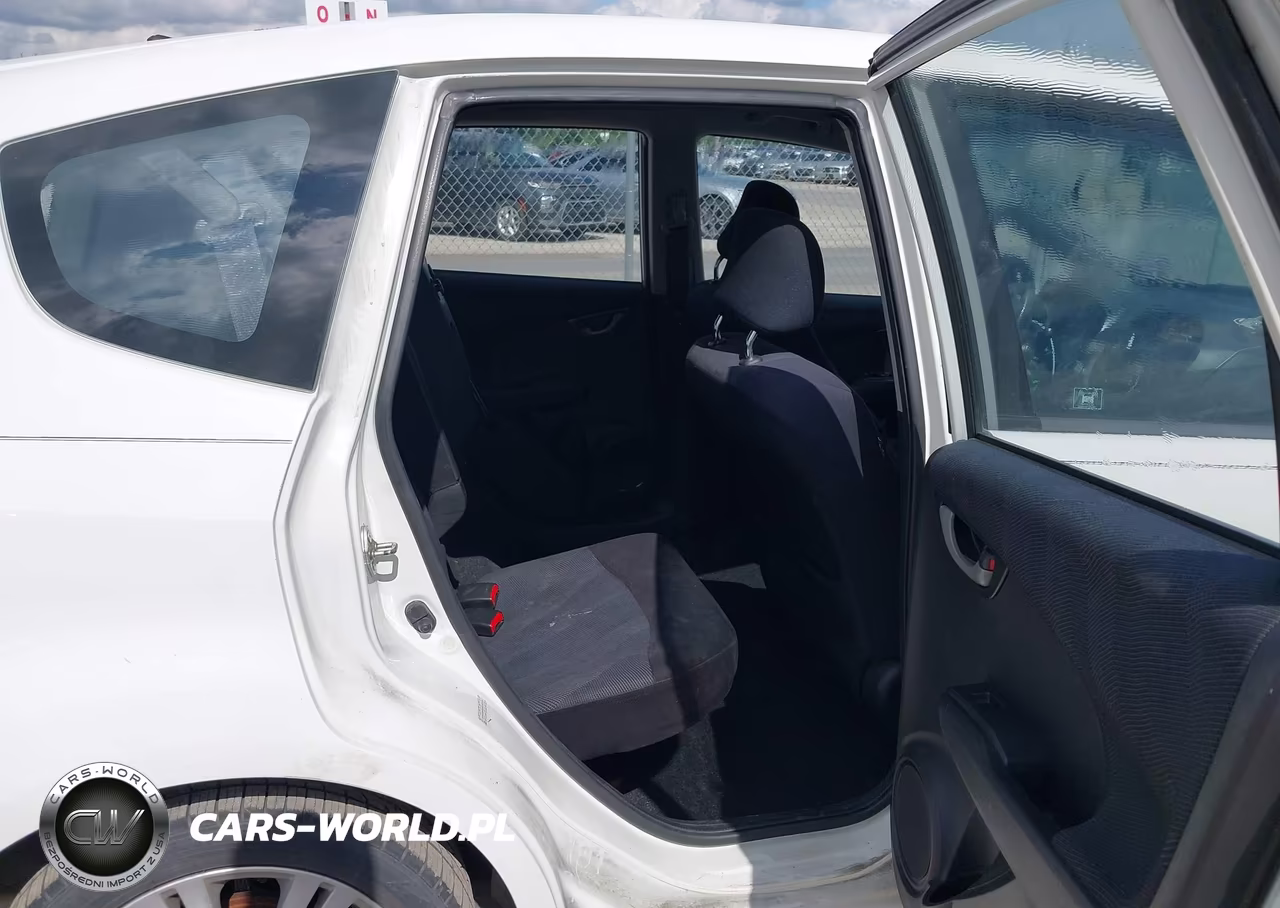 2011 Honda Fit Sport VIN:JHMGE8H5XBS000494 - 8