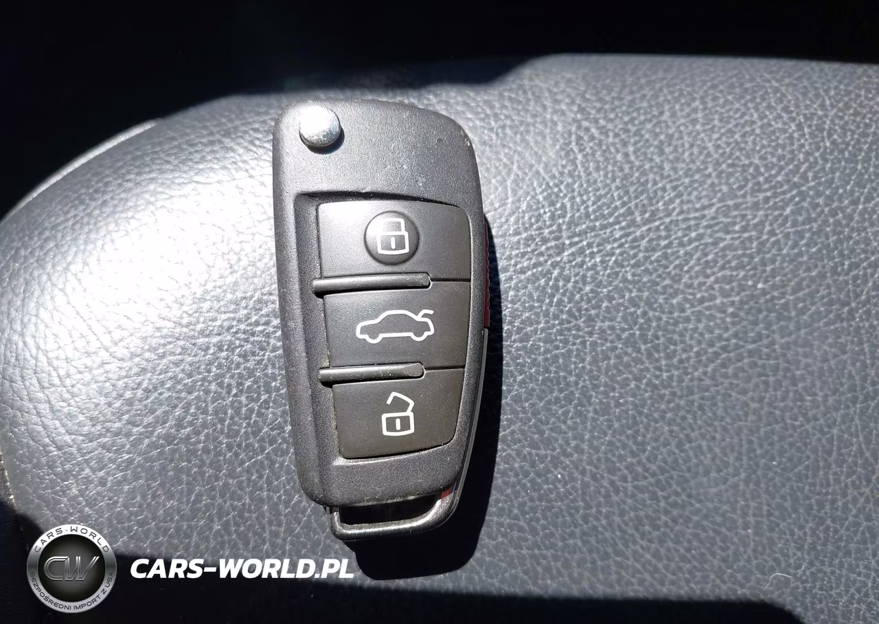 2018 Audi A3 2.0T Premium VIN:WAUAUGFF2J1027089 - 11