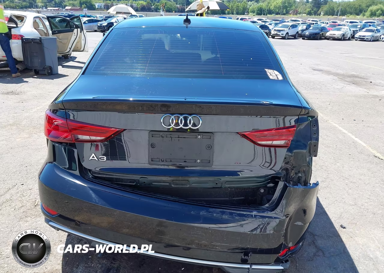 2018 Audi A3 2.0T Premium VIN:WAUAUGFF2J1027089 - 17
