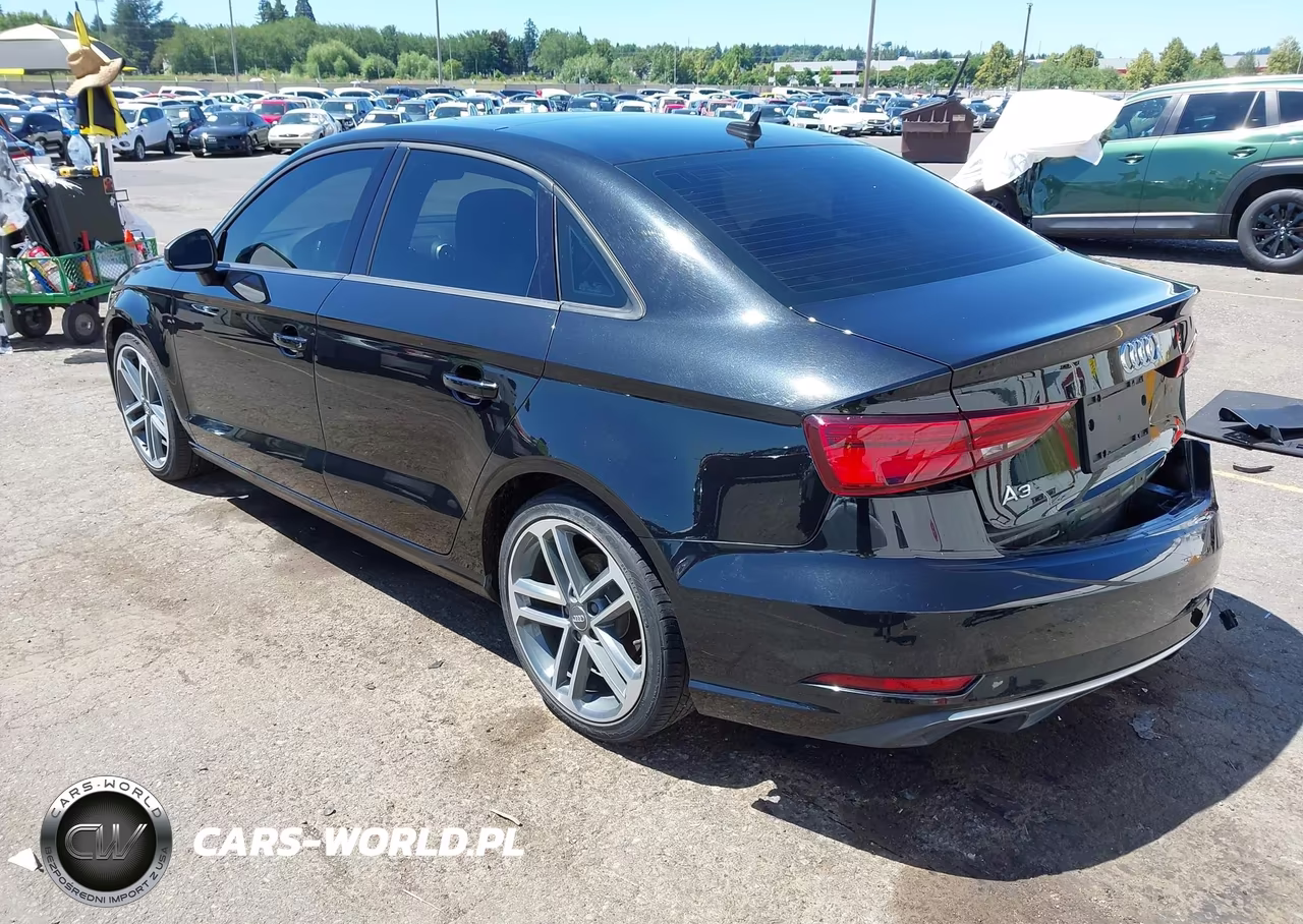 2018 Audi A3 2.0T Premium VIN:WAUAUGFF2J1027089 - 3