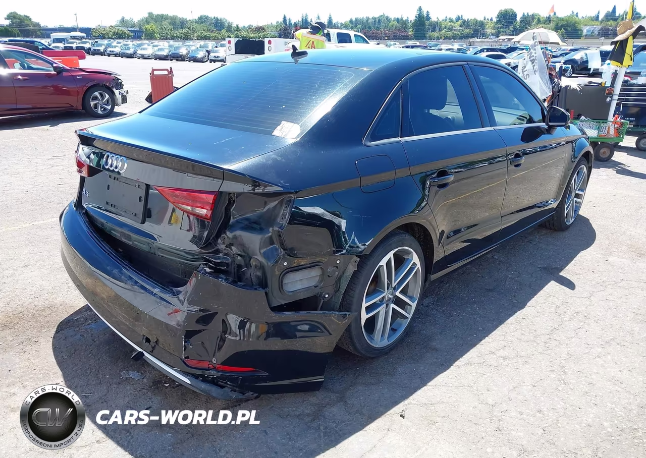 2018 Audi A3 2.0T Premium VIN:WAUAUGFF2J1027089 - 4