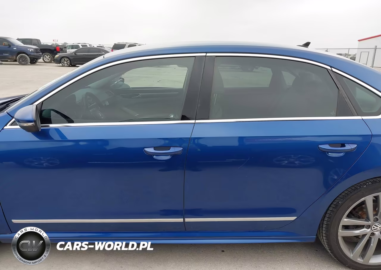 2017 Volkswagen Passat 1.8T R-Line VIN:1VWDT7A30HC002459 - 14