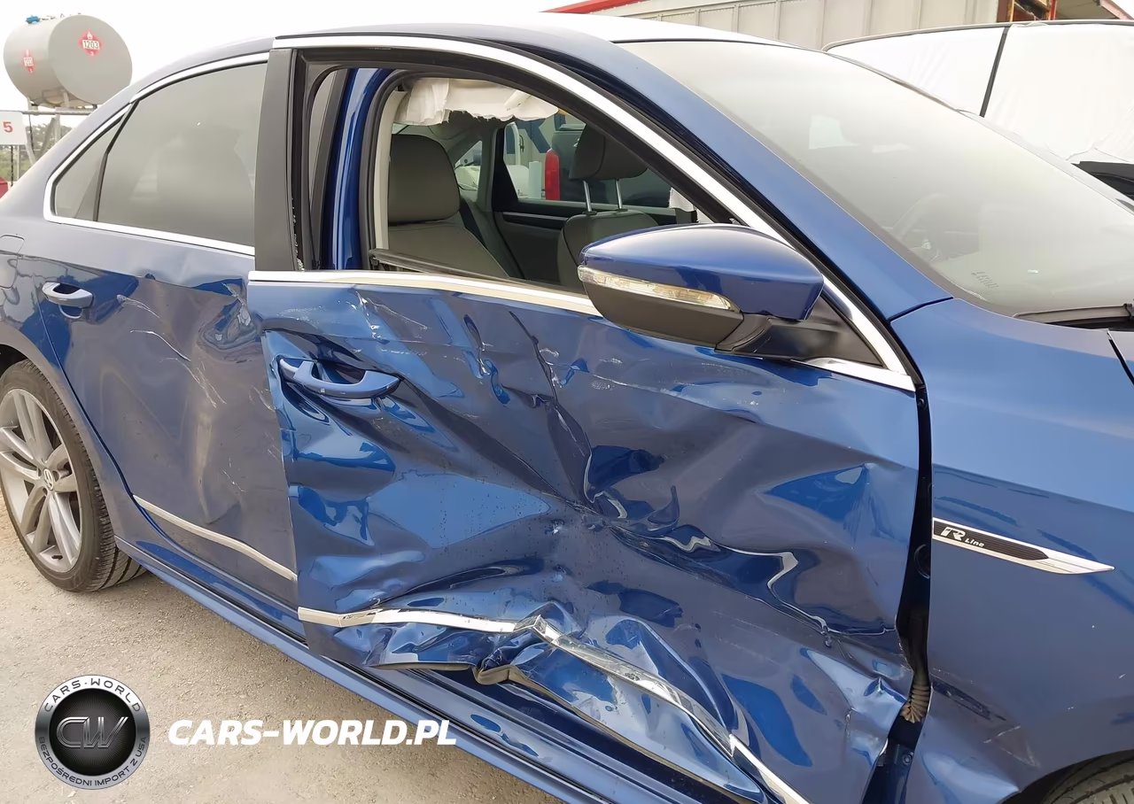 2017 Volkswagen Passat 1.8T R-Line VIN:1VWDT7A30HC002459 - 18