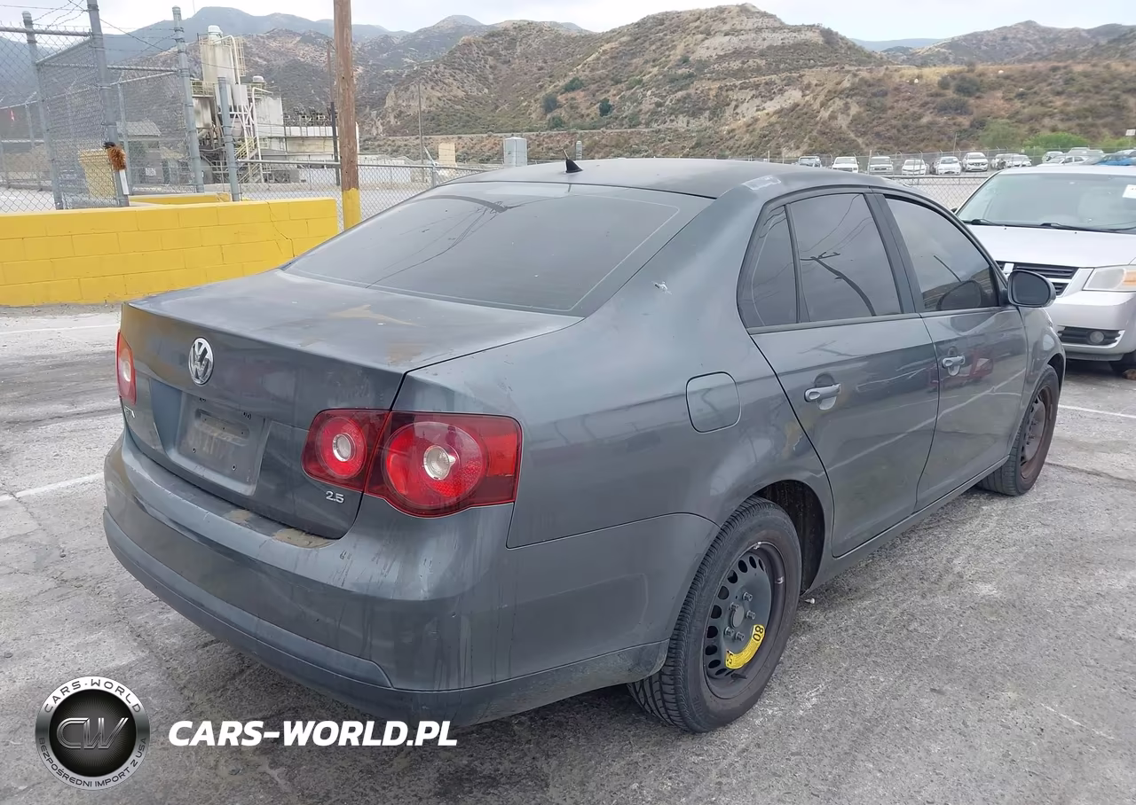 2010 Volkswagen Jetta S VIN:3VWJZ7AJ2AM080178 - 4