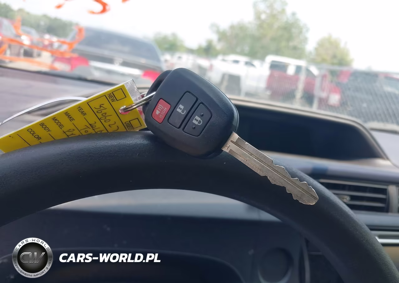 2016 Toyota Prius C Two VIN:JTDKDTB34G1122306 - 11