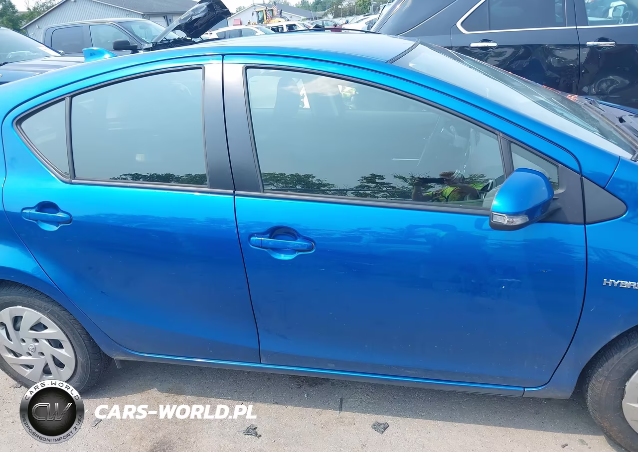 2016 Toyota Prius C Two VIN:JTDKDTB34G1122306 - 14
