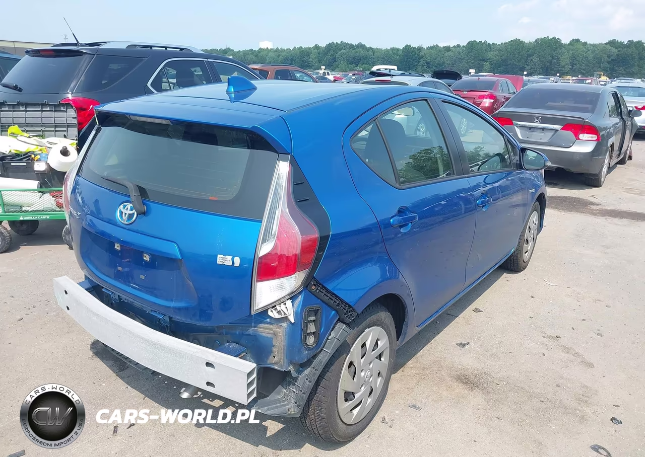 2016 Toyota Prius C Two VIN:JTDKDTB34G1122306 - 4