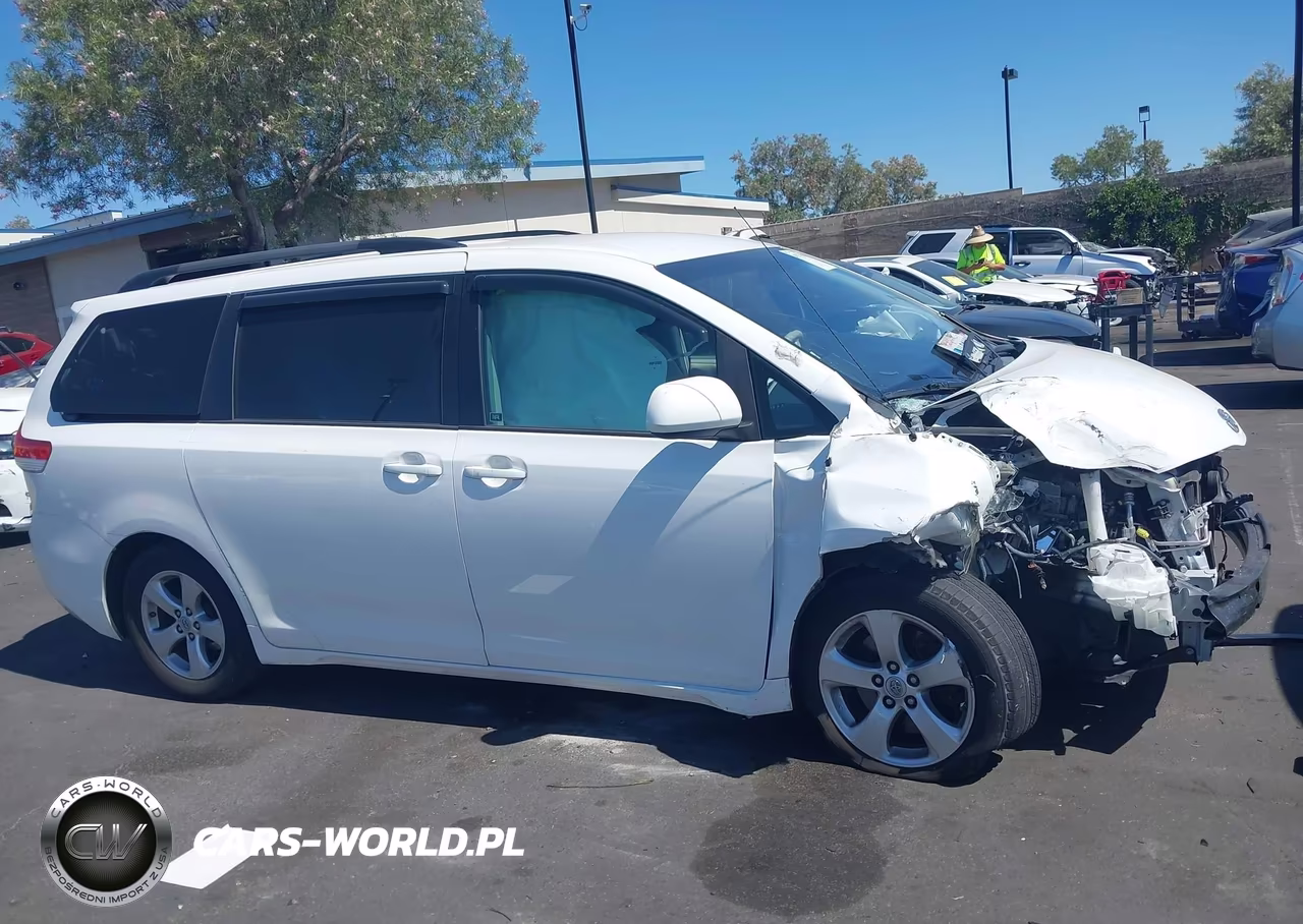 2014 Toyota Sienna Le V6 8 Passenger VIN:5TDKK3DC7ES446515 - 14