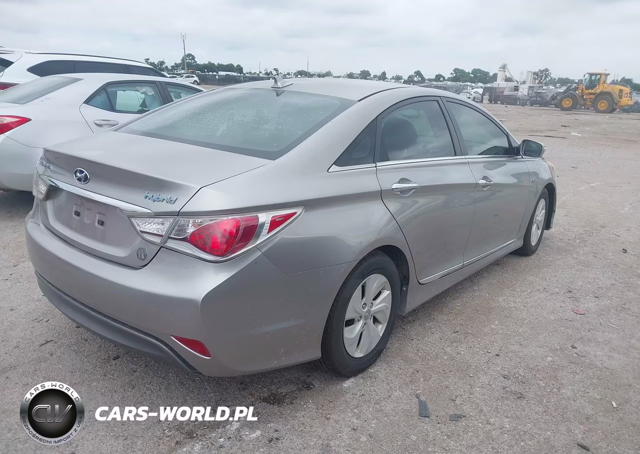2013 Hyundai Sonata Hybrid VIN:KMHEC4A47DA082567 - 4