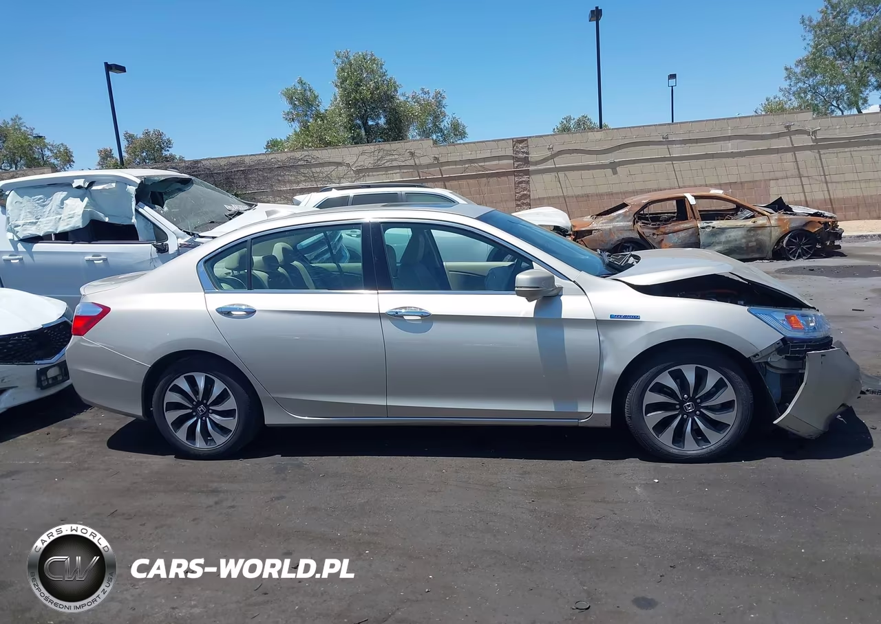 2014 Honda Accord Hybrid Touring VIN:1HGCR6F70EA004482 - 13