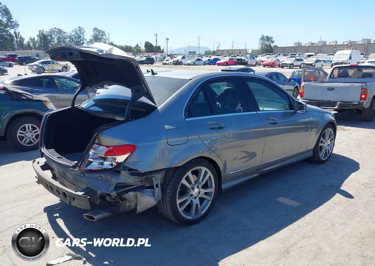 2011 Mercedes-Benz C 300 Sport VIN:WDDGF5EB8BA528196 - 4