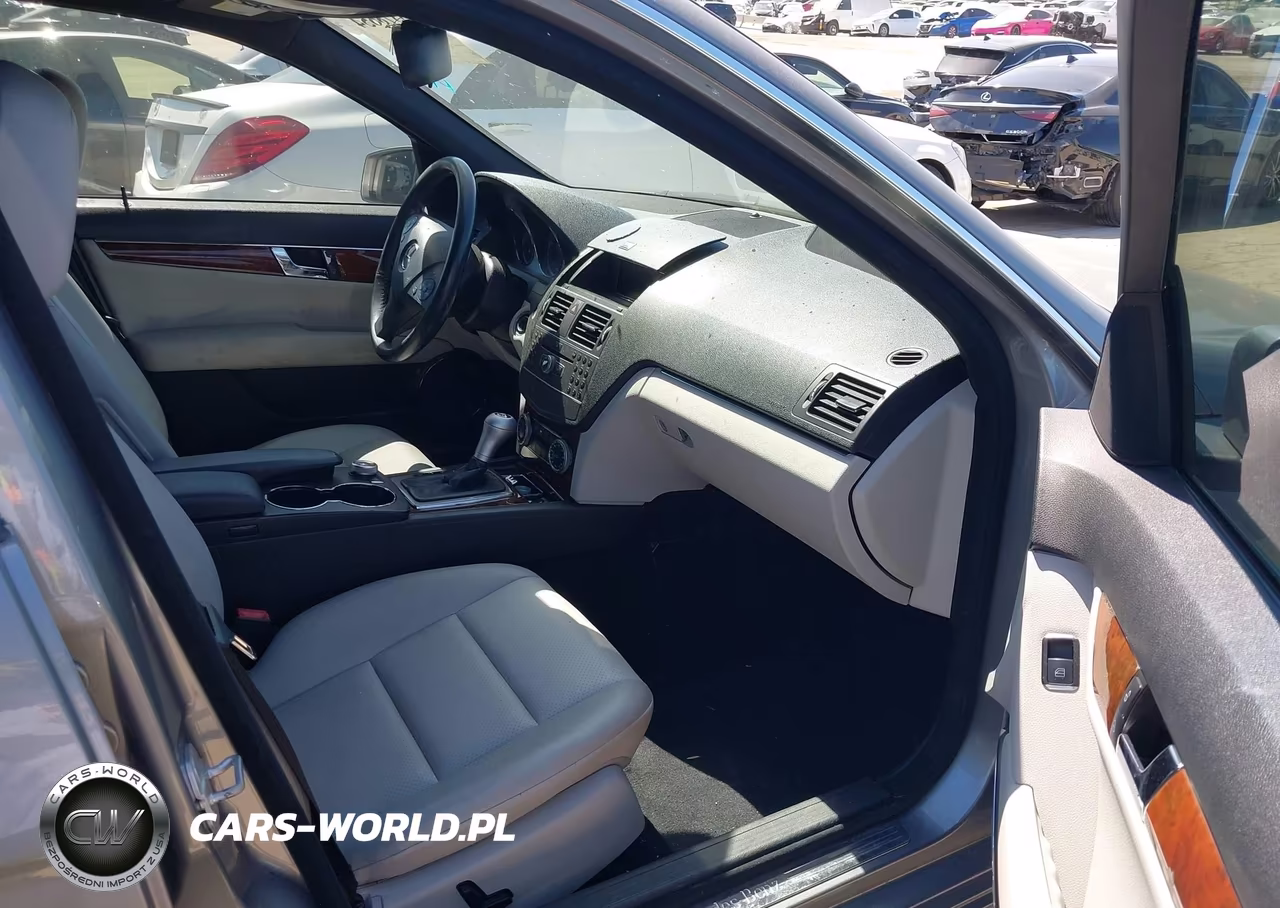 2011 Mercedes-Benz C 300 Sport VIN:WDDGF5EB8BA528196 - 5