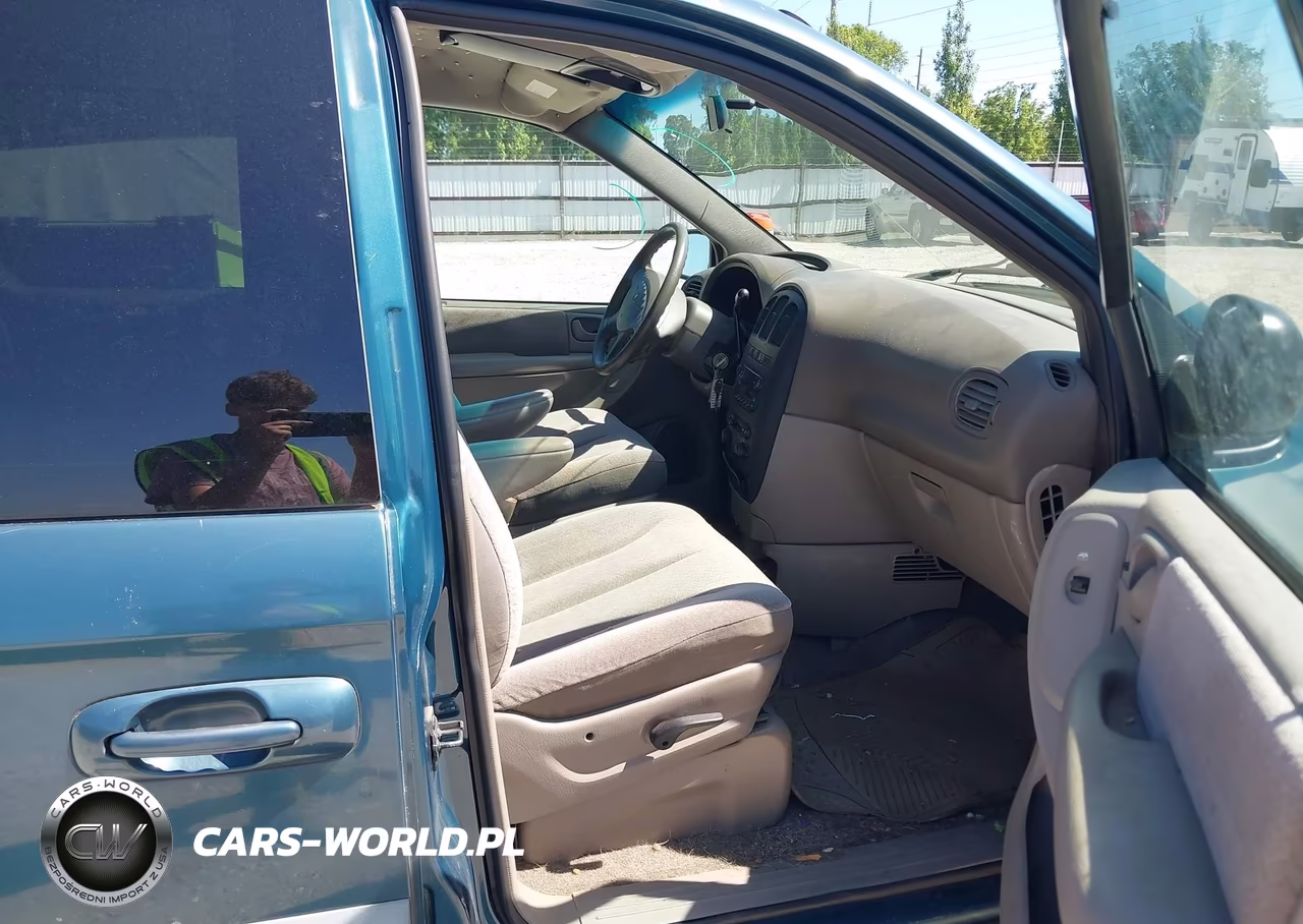 2001 Chrysler Voyager Lx VIN:1C4GJ45331B205551 - 5