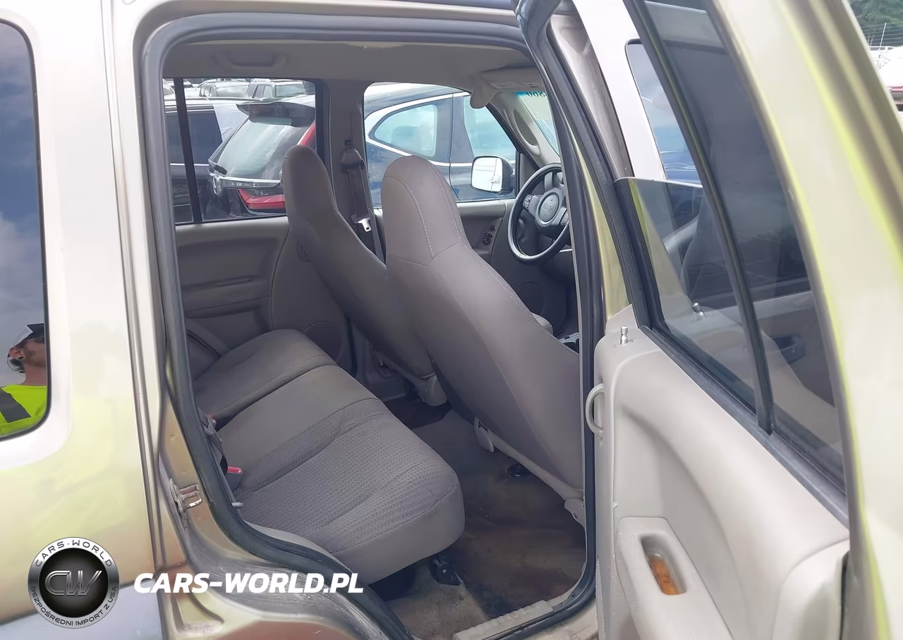 2004 Jeep Liberty Sport VIN:1J4GL48K84W330324 - 8