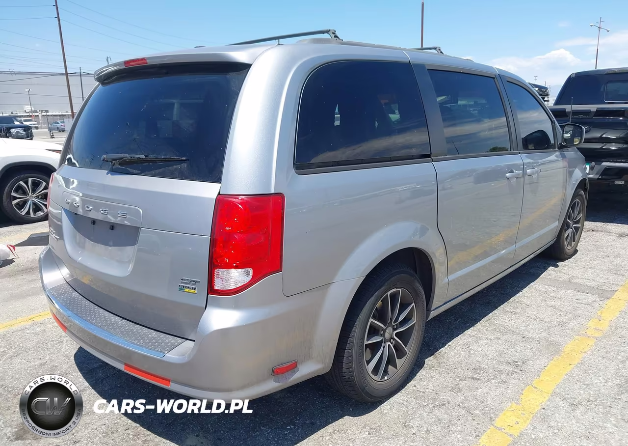 2018 Dodge Grand Caravan Gt VIN:2C4RDGEG0JR284876 - 4