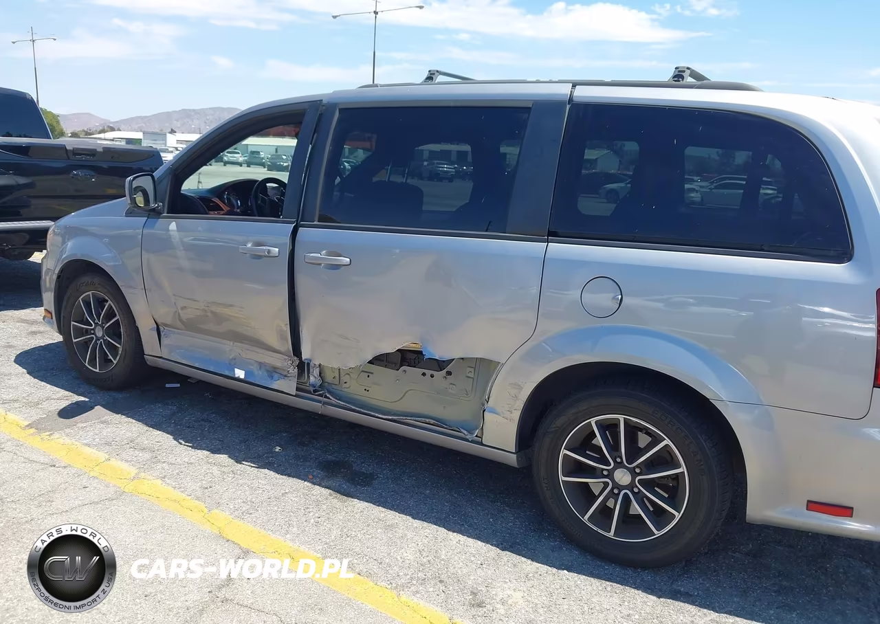 2018 Dodge Grand Caravan Gt VIN:2C4RDGEG0JR284876 - 6