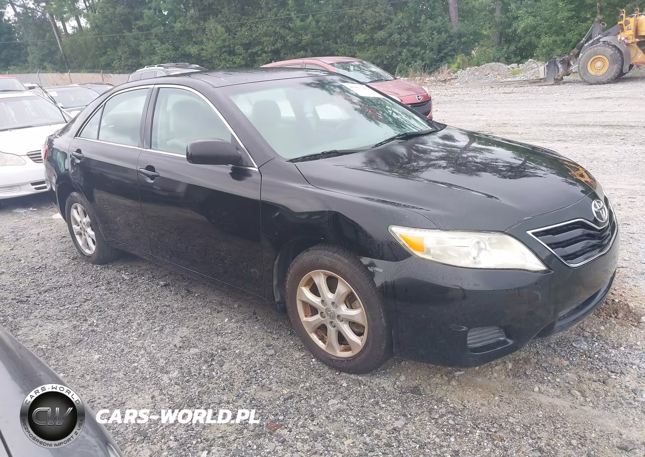 2011 Toyota Camry Le – zdjęcie 1 z 17