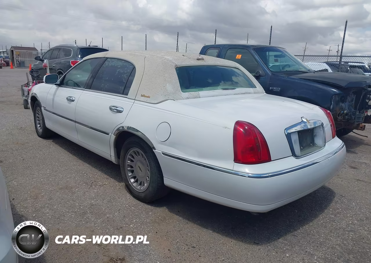 1998 Lincoln Town Car Cartier VIN:1LNFM83W4WY692041 - 3