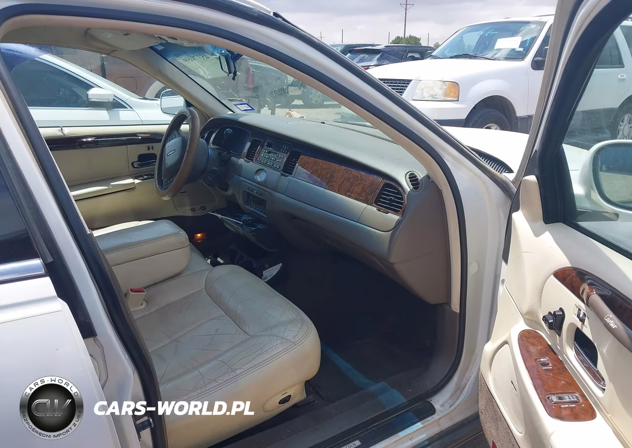 1998 Lincoln Town Car Cartier VIN:1LNFM83W4WY692041 - 5