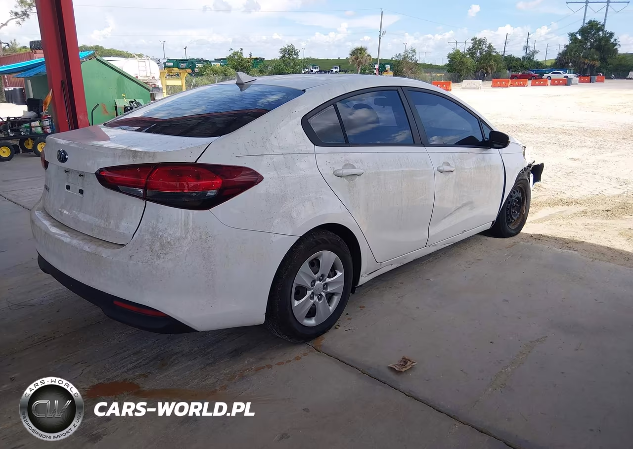 2018 Kia Forte Lx VIN:3KPFK4A79JE228840 - 4