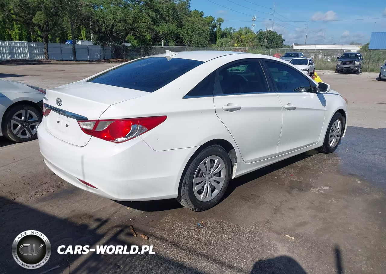 2013 Hyundai Sonata Gls VIN:5NPEB4AC1DH608425 - 4