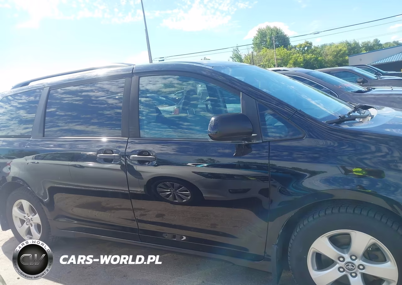 2019 Toyota Sienna 7-Passenger VIN:5TDZZ3DC4KS977130 - 13