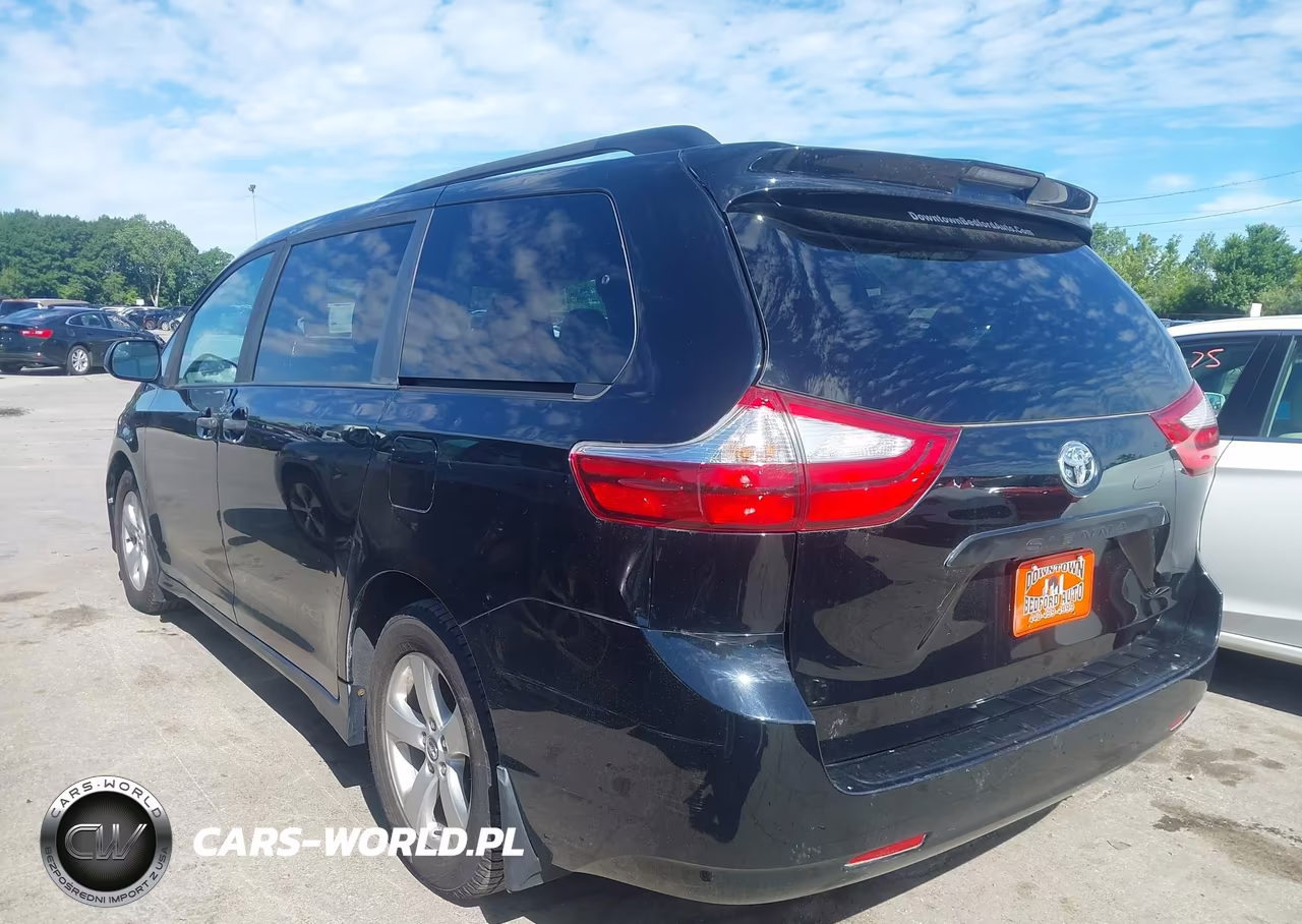 2019 Toyota Sienna 7-Passenger VIN:5TDZZ3DC4KS977130 - 3