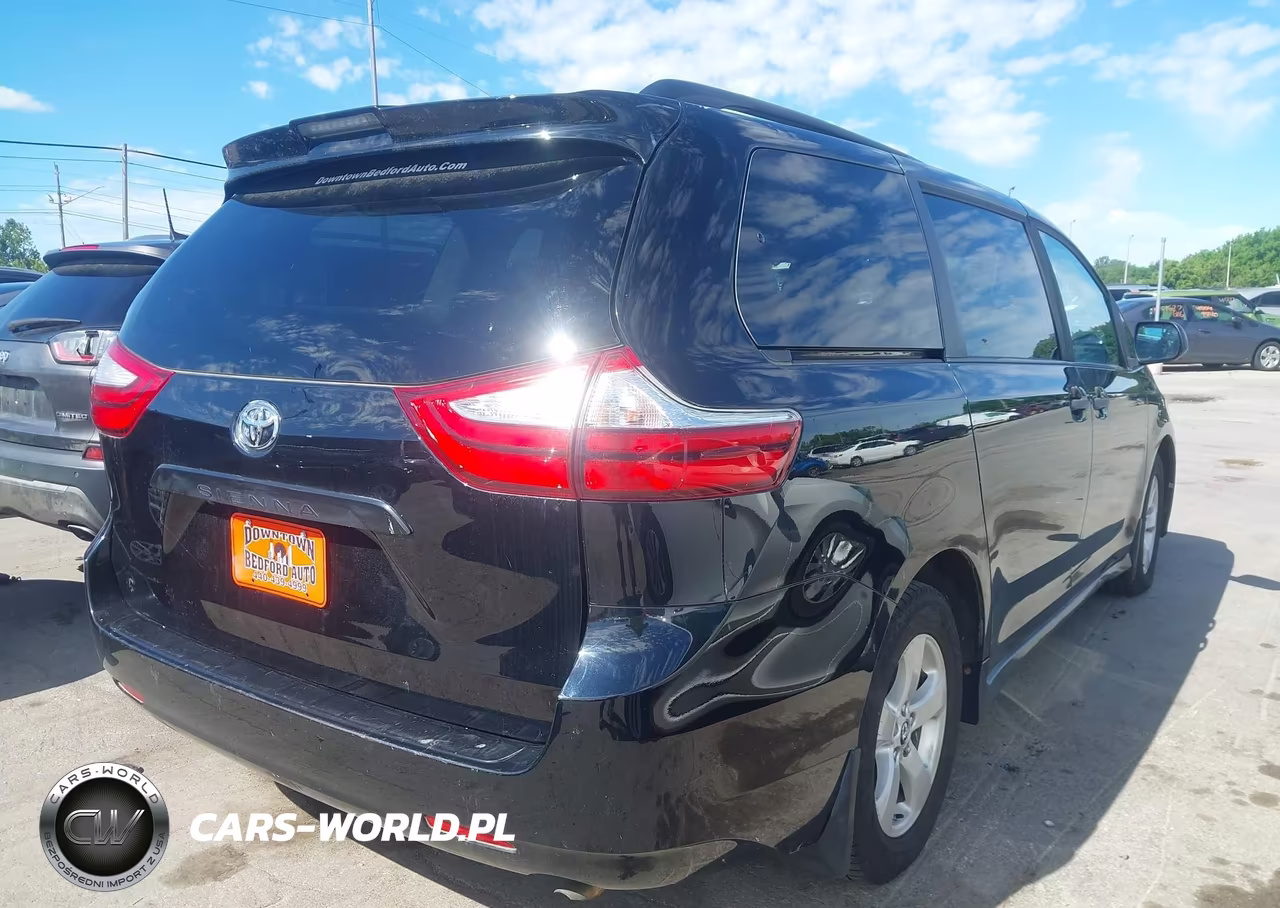 2019 Toyota Sienna 7-Passenger VIN:5TDZZ3DC4KS977130 - 4