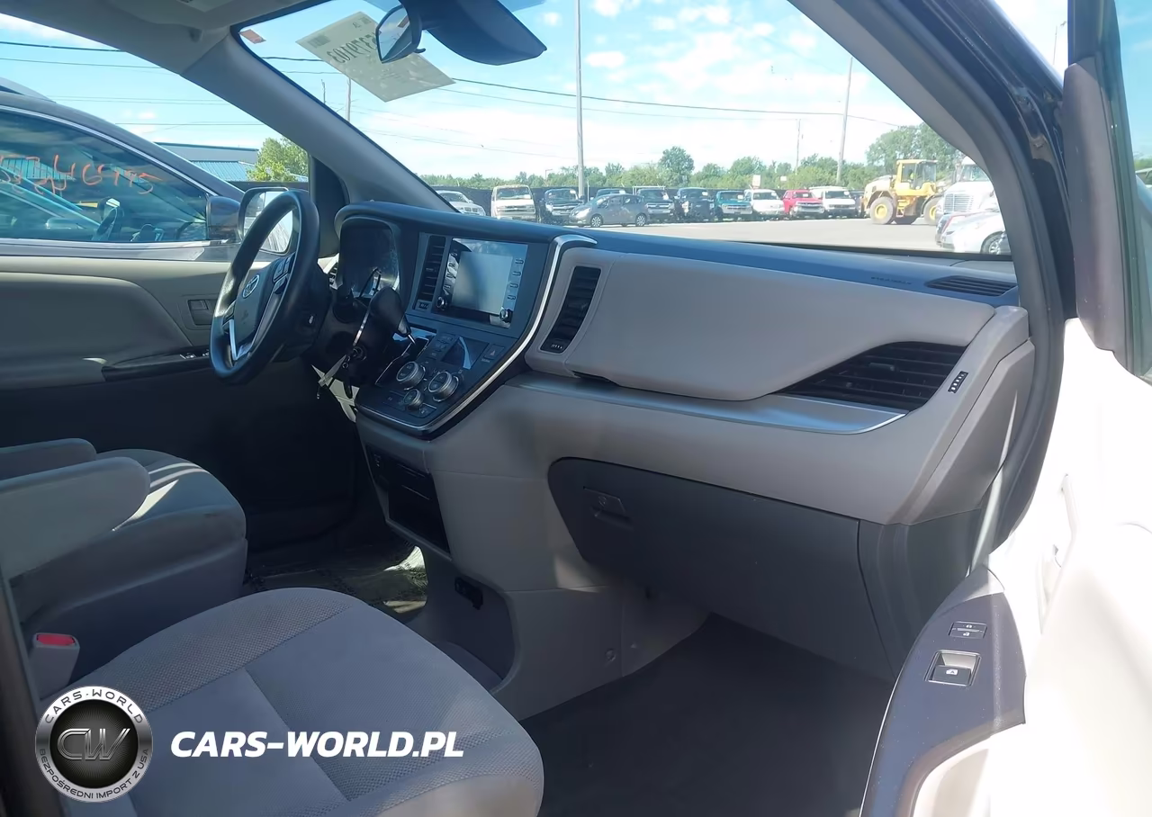 2019 Toyota Sienna 7-Passenger VIN:5TDZZ3DC4KS977130 - 5