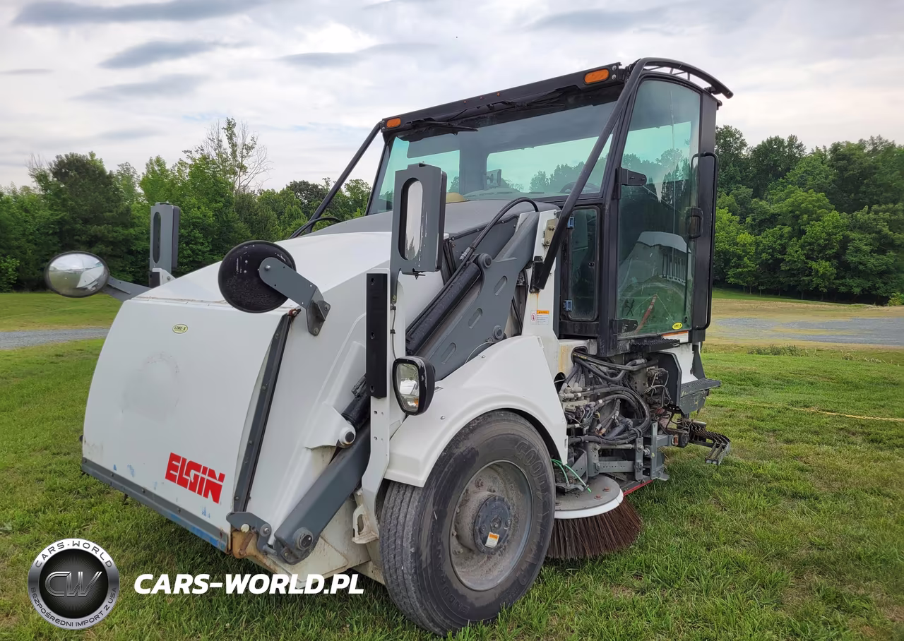 2015 Elgin Pelican Np Sweeper