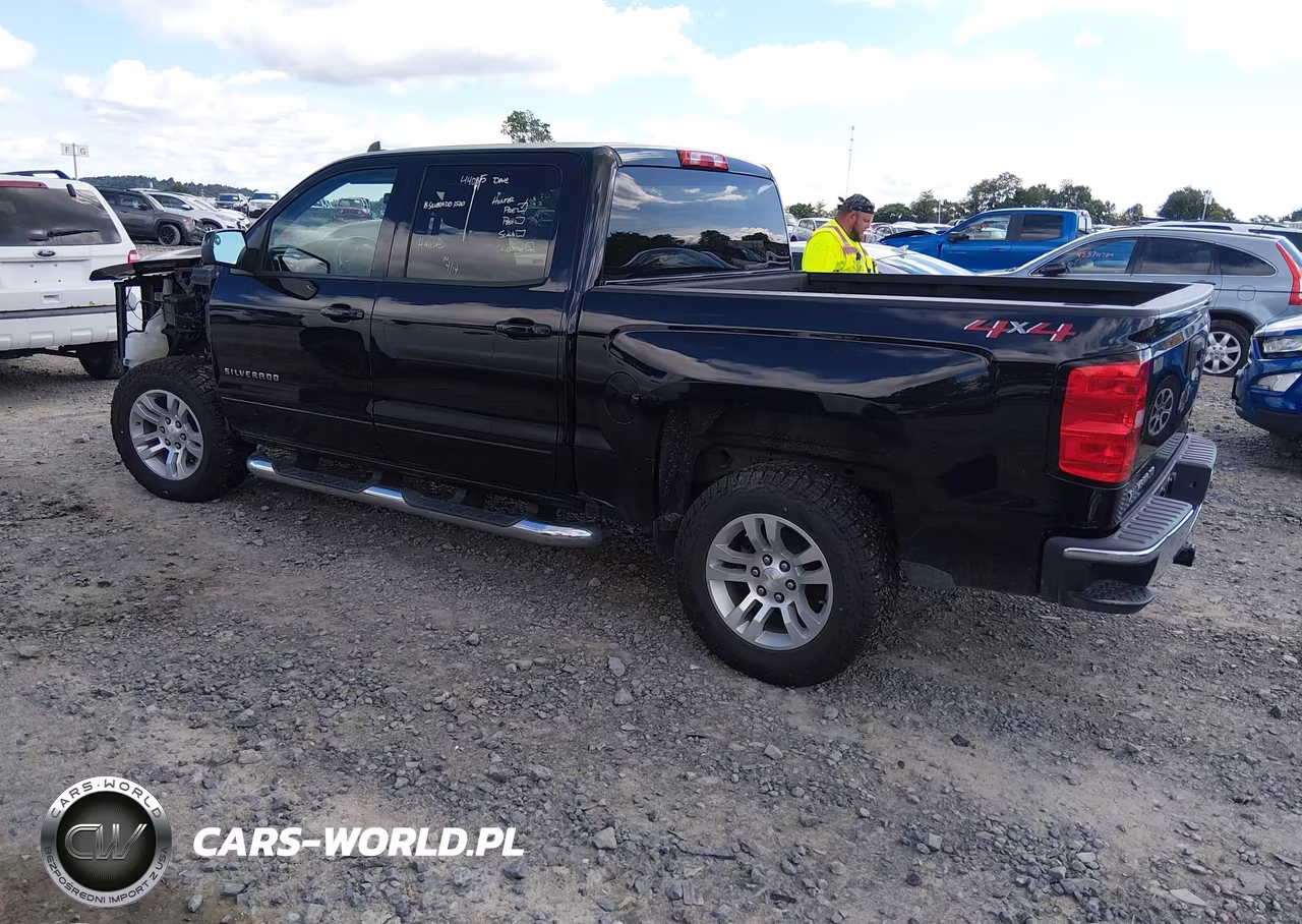 2018 Chevrolet Silverado 1500 1Lt VIN:3GCUKREC6JG643937 - 3