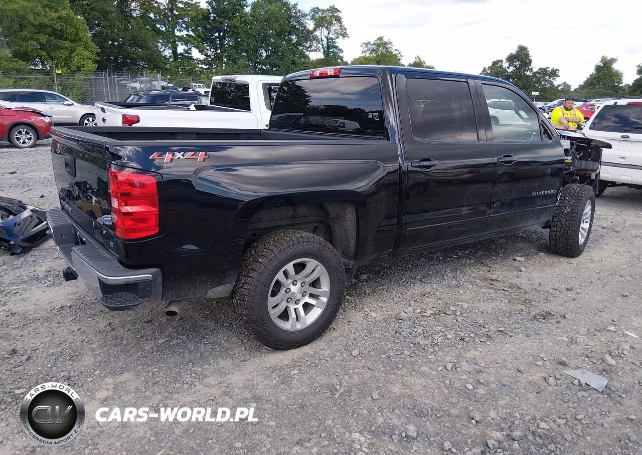 2018 Chevrolet Silverado 1500 1Lt VIN:3GCUKREC6JG643937 - 4