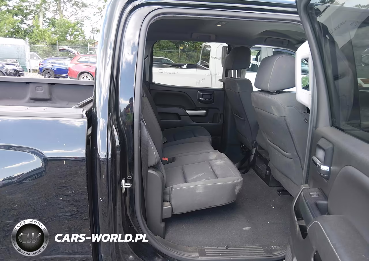 2018 Chevrolet Silverado 1500 1Lt VIN:3GCUKREC6JG643937 - 8