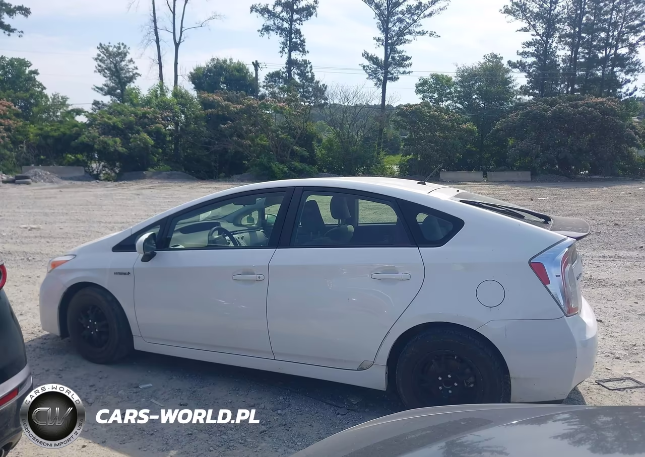 2015 Toyota Prius Two VIN:JTDKN3DU4F1952513 - 14