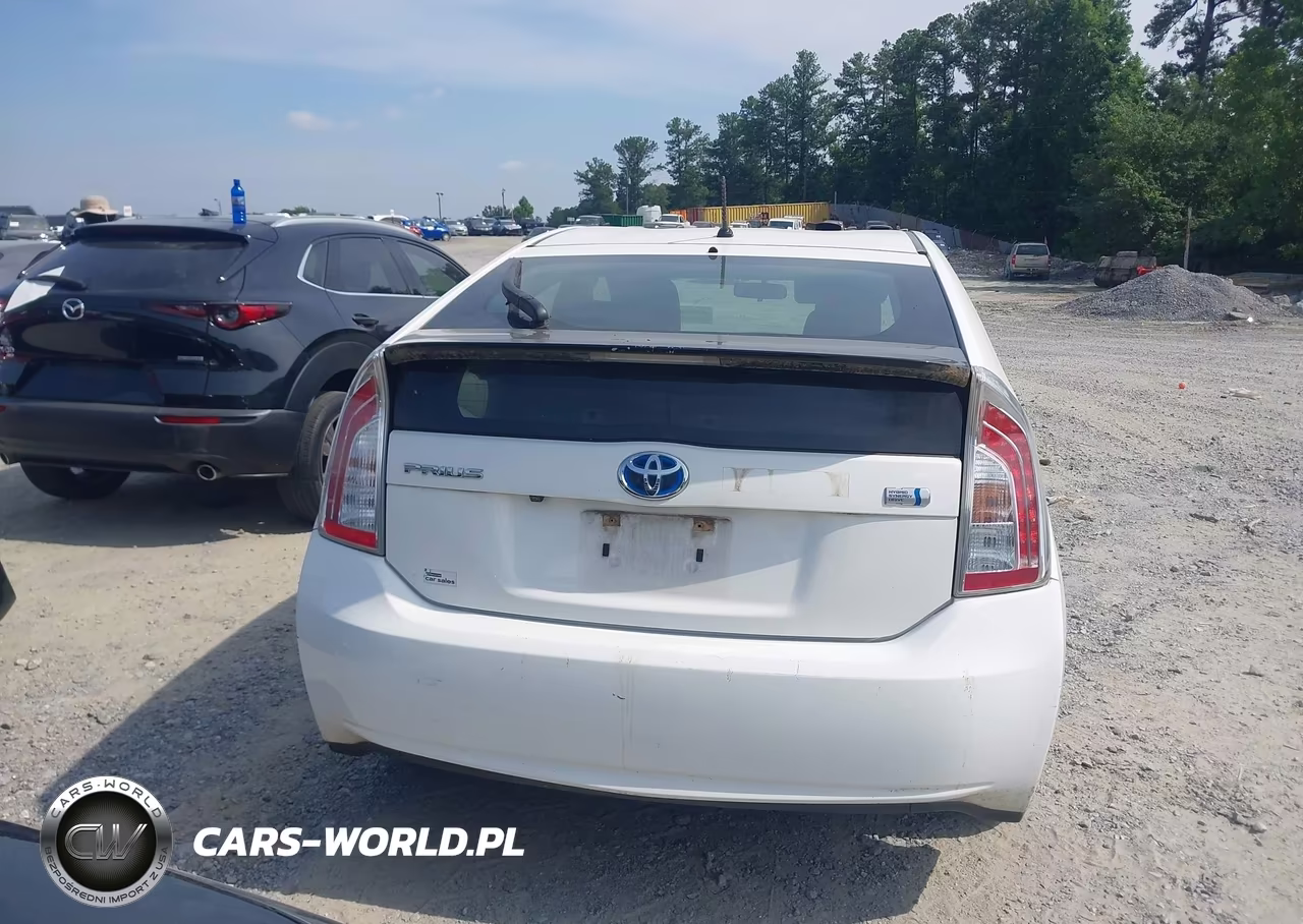 2015 Toyota Prius Two VIN:JTDKN3DU4F1952513 - 16