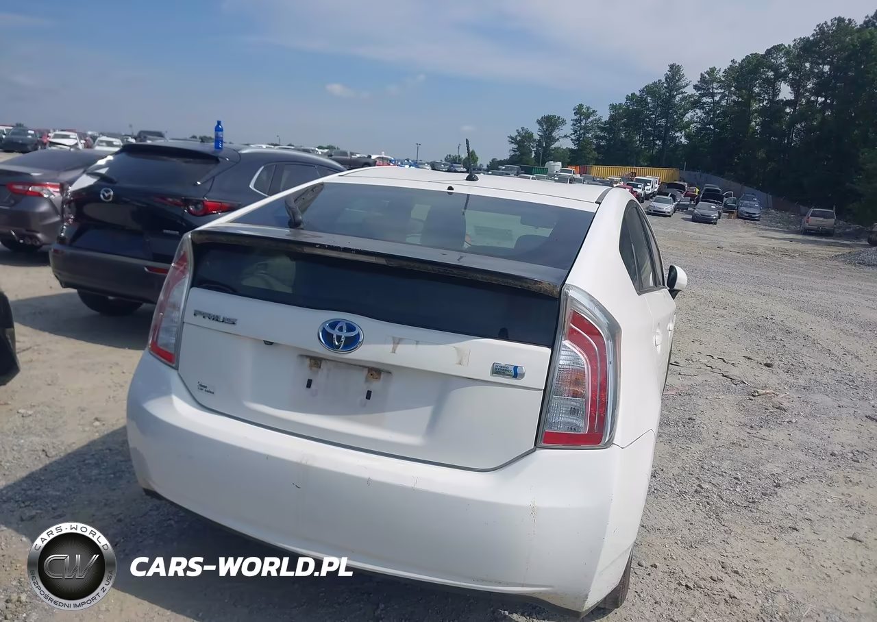 2015 Toyota Prius Two VIN:JTDKN3DU4F1952513 - 4