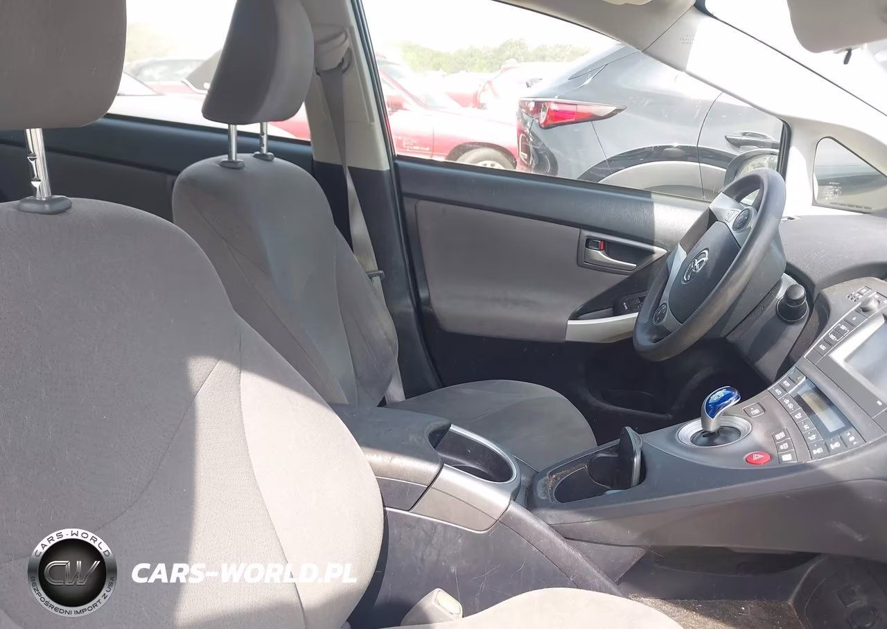 2015 Toyota Prius Two VIN:JTDKN3DU4F1952513 - 5