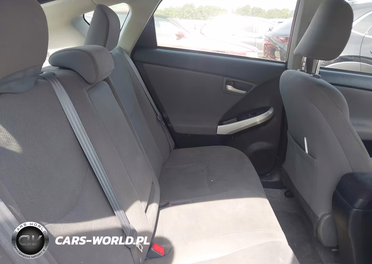2015 Toyota Prius Two VIN:JTDKN3DU4F1952513 - 8