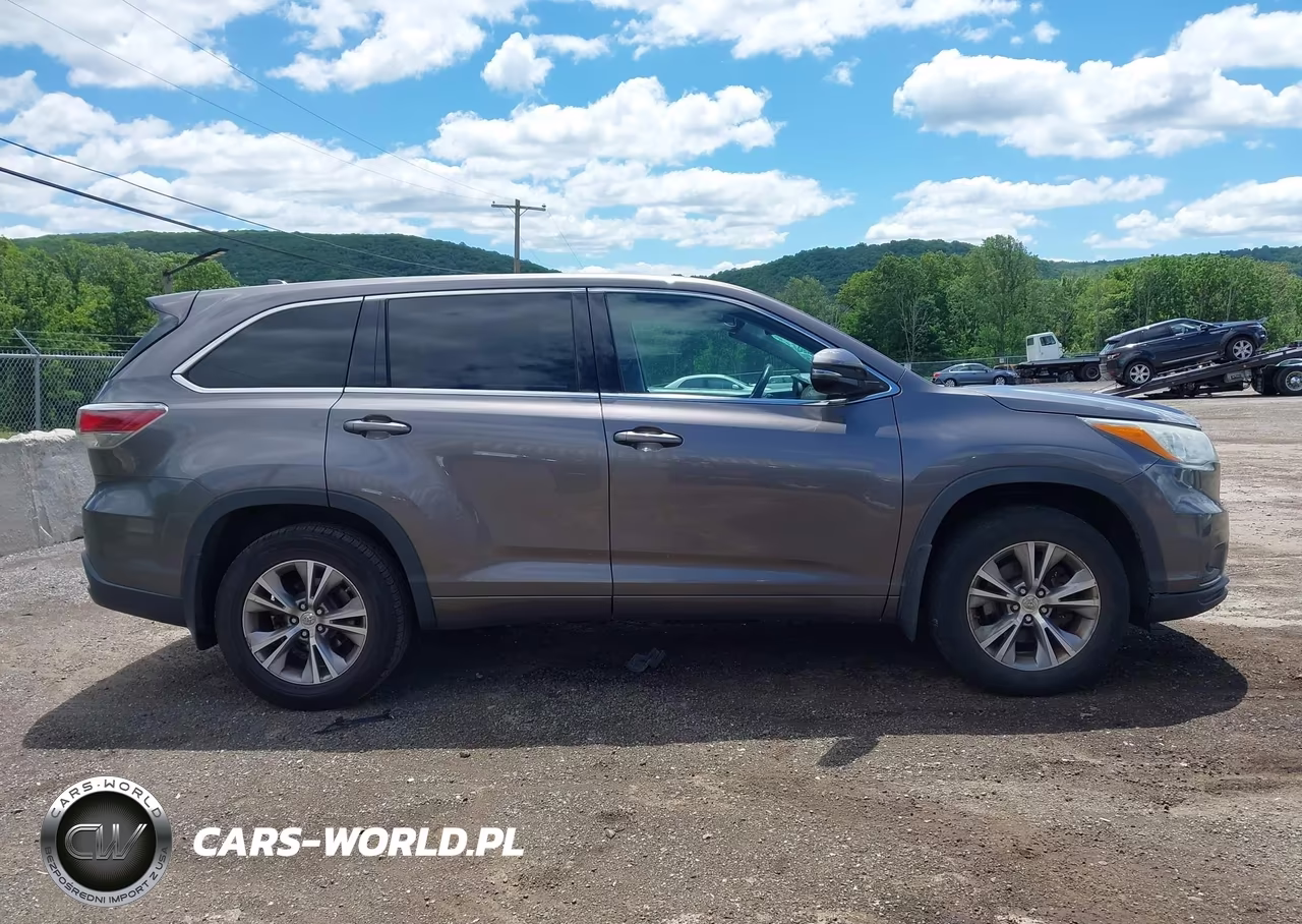 2015 Toyota Highlander Le Plus V6 VIN:5TDBKRFH9FS146570 - 13
