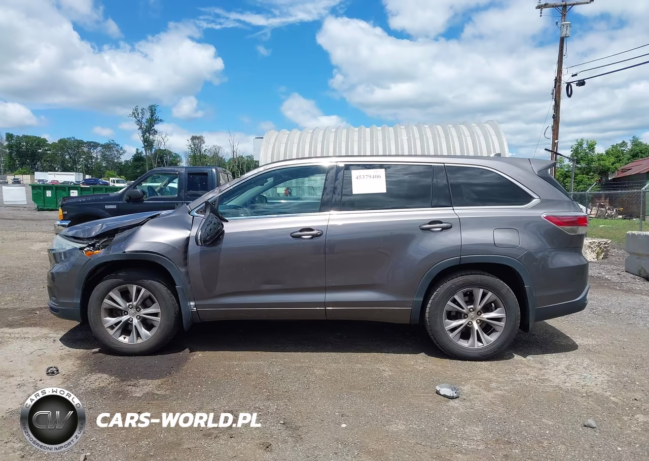 2015 Toyota Highlander Le Plus V6 VIN:5TDBKRFH9FS146570 - 14