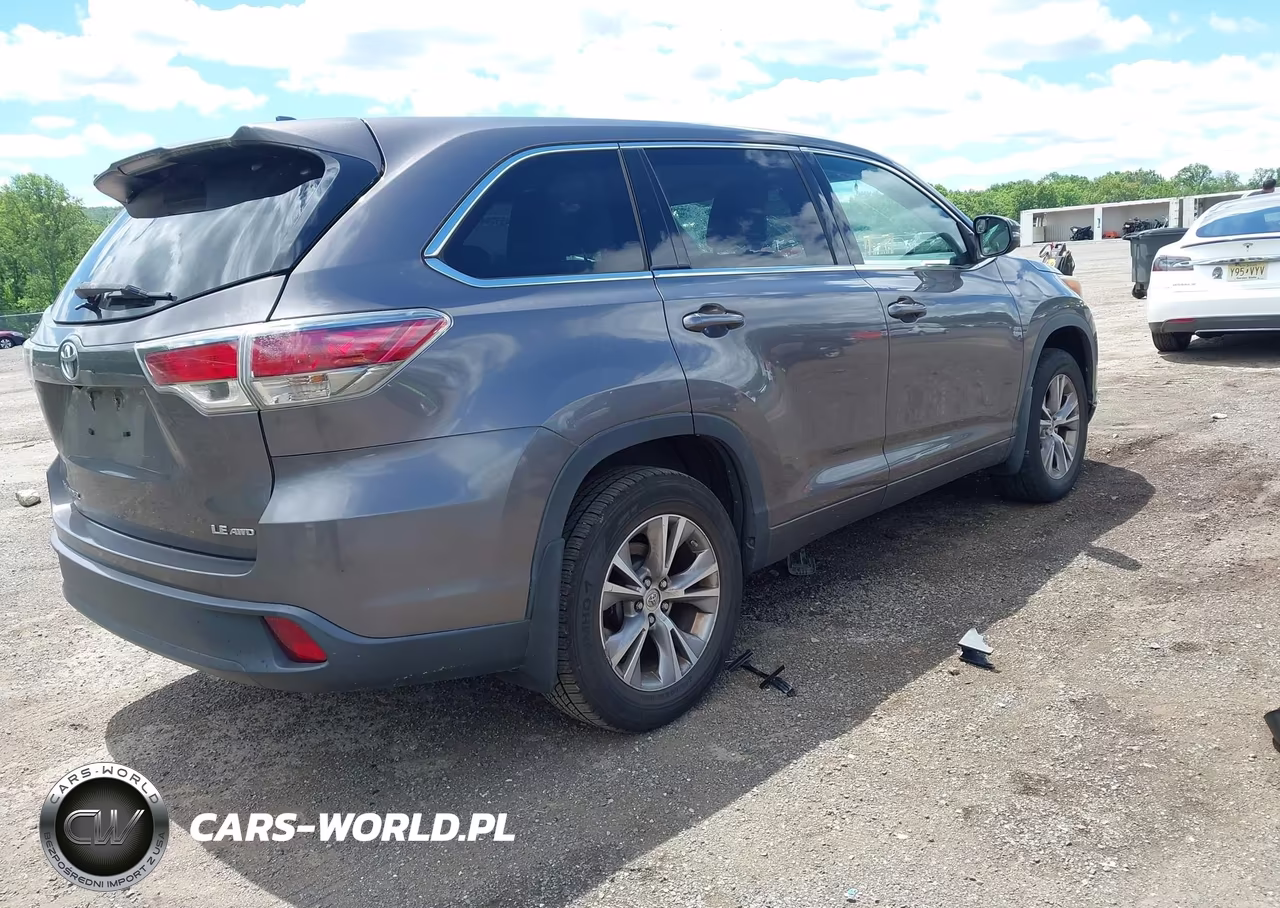 2015 Toyota Highlander Le Plus V6 VIN:5TDBKRFH9FS146570 - 4